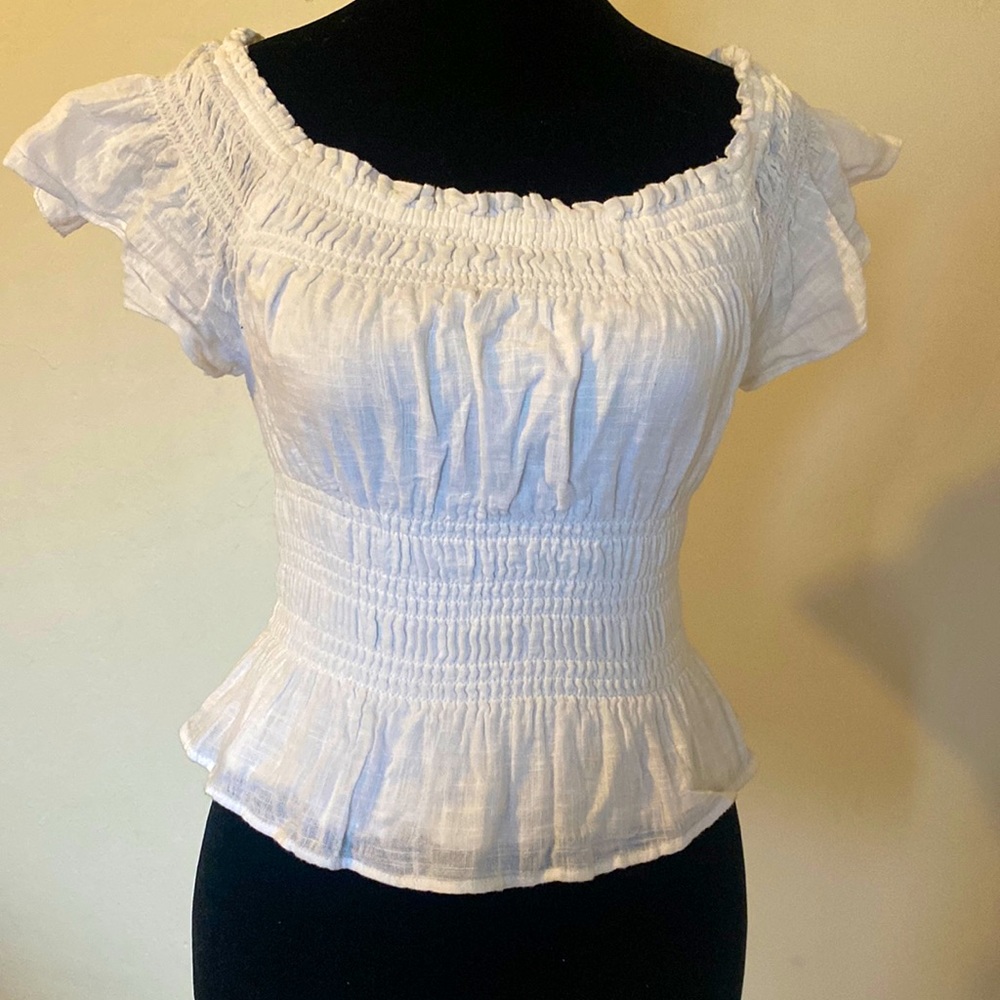 Abercrombie & Fitch white top. Size XS